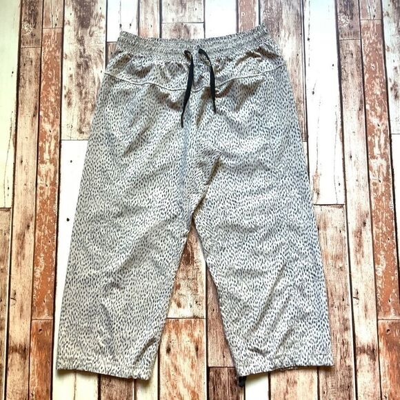 Lululemon Step Lively Crop Pant size 4 - Picture 2 of 12